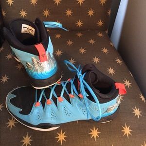 Jordan Melo M10 Size 9 
Excellent Condition